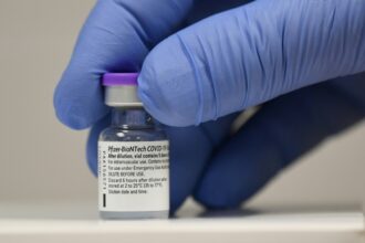 Pfizer prévoit 26 milliards USD de ventes de son vaccin Covid-19 en 2021