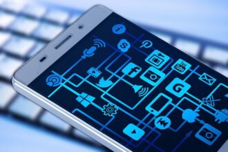PLF 2024 : le gouvernement maintient la hausse des droits d'importation sur les smartphones