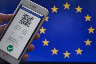 Les responsables de l'Union européenne approuvent le pass sanitaire numérique