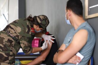 Le ministère de la Santé appelle à éviter les centres de vaccination à grande affluence