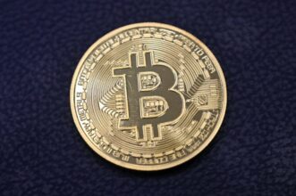Tesla acceptera de nouveau les bitcoins quand ils seront moins polluants