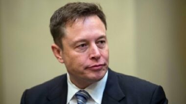 Le constructeur automobile Tesla va rester en Bourse