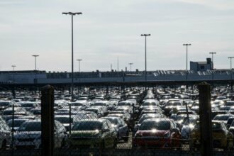 Renault envisage la fin de la production automobile à Flins