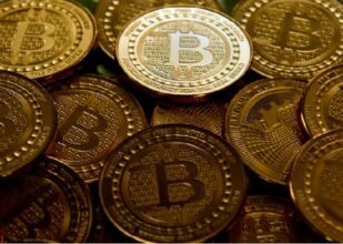 Le bitcoin poursuit sa chute, passe sous 6.400 dollars
