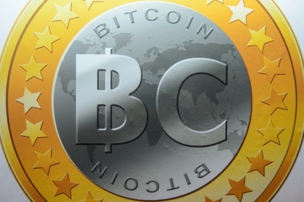 Début en fanfare du bitcoin sur une bourse mondiale