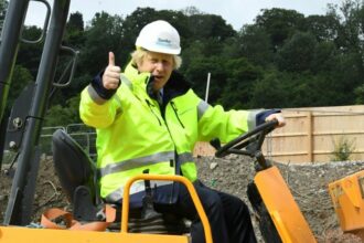 Pour relancer l'économie britannique, Johnson promet une &ldquo;révolution par les infrastructures&rdquo;