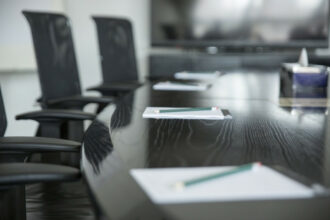Vote et tenue des organes de gouvernance à distance (S.A.) : dématérialisation pratique mais risquée