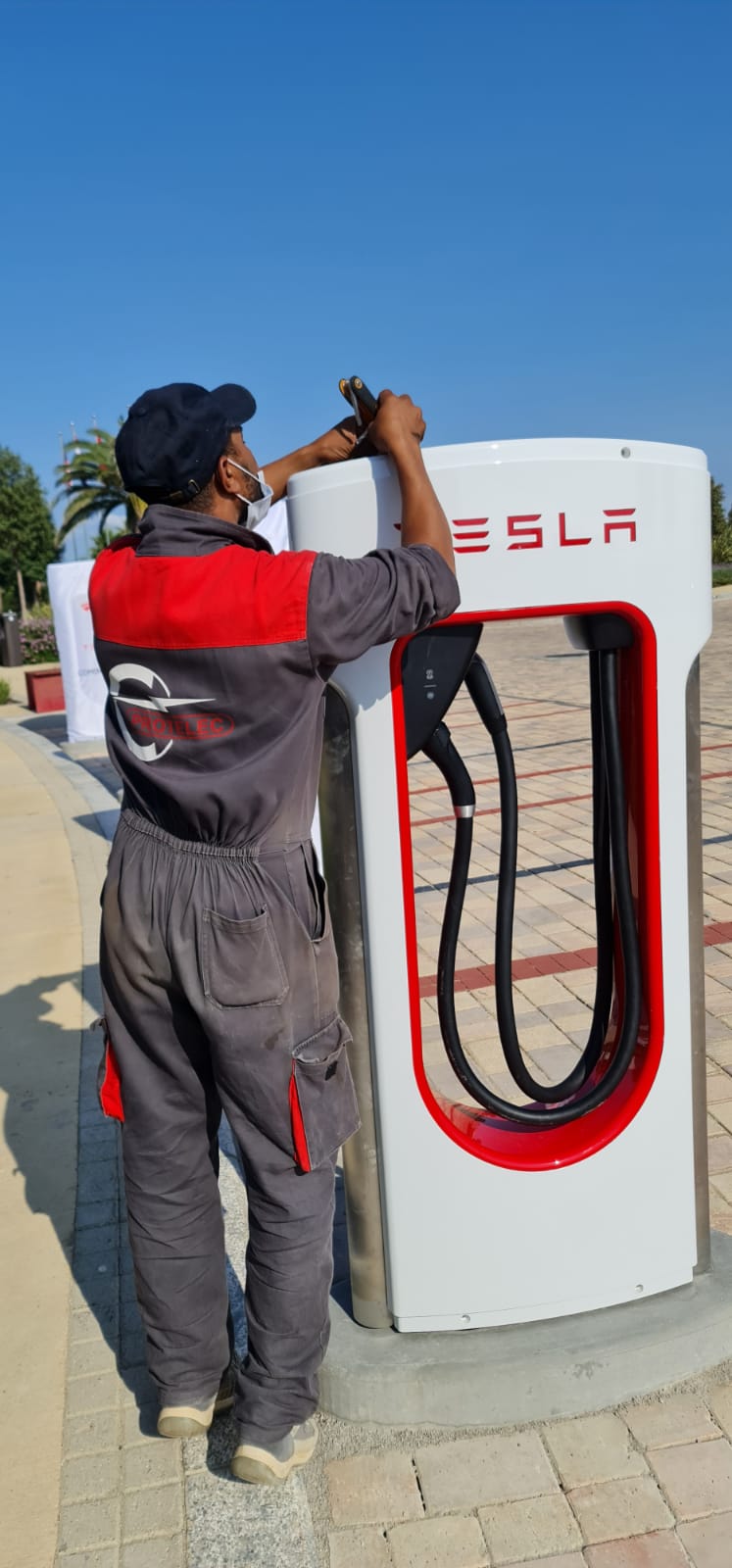MAROC : Tesla met en service deux bornes de recharges de véhicules  électriques