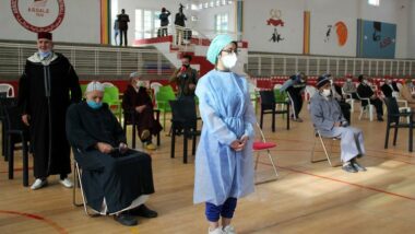 Covid-19 : le virus s'est durablement installé au sein de la population (experts)