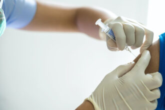 La faiblesse de la vaccination en D3 entrave un futur allègement des restrictions