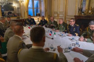 Le rapprochement franco-algérien élargi au domaine militaire et aux consultations de politique étrangère