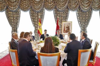 Le Roi Mohammed VI offre un déjeuner en l'honneur de Pedro Sánchez et de la délégation l'accompagnant