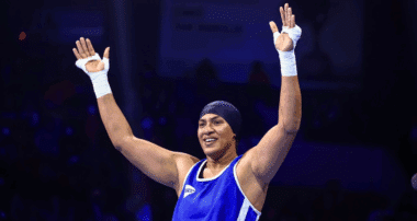 La boxeuse marocaine Khadija El Mardi sacrée championne du monde