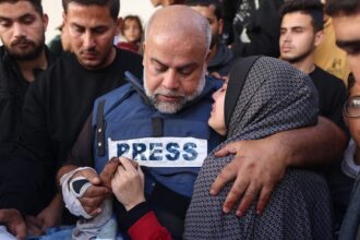 Wael Dahdouh d'Al Jazeera endeuillé par la mort de son fils dans une attaque israélienne à Gaza
