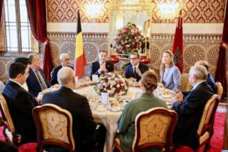 Le Roi Mohammed VI offre un déjeuner en l’honneur du Premier ministre belge et de la délégation l’accompagnant
