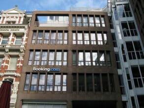 Booking autorise désormais ses partenaires marocains à payer les commissions en dirhams