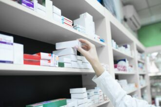 Affaire Baricitinib : les juges temporisent