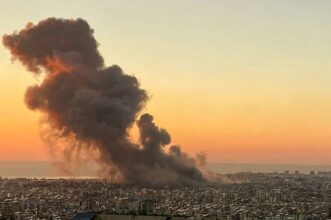 Israël bombarde le quartier général du Hezbollah, Hassan Nasrallah ciblé