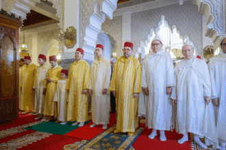 Le Roi Mohammed VI accomplit la prière de Aïd Al-Adha à Tétouan et reçoit les vœux