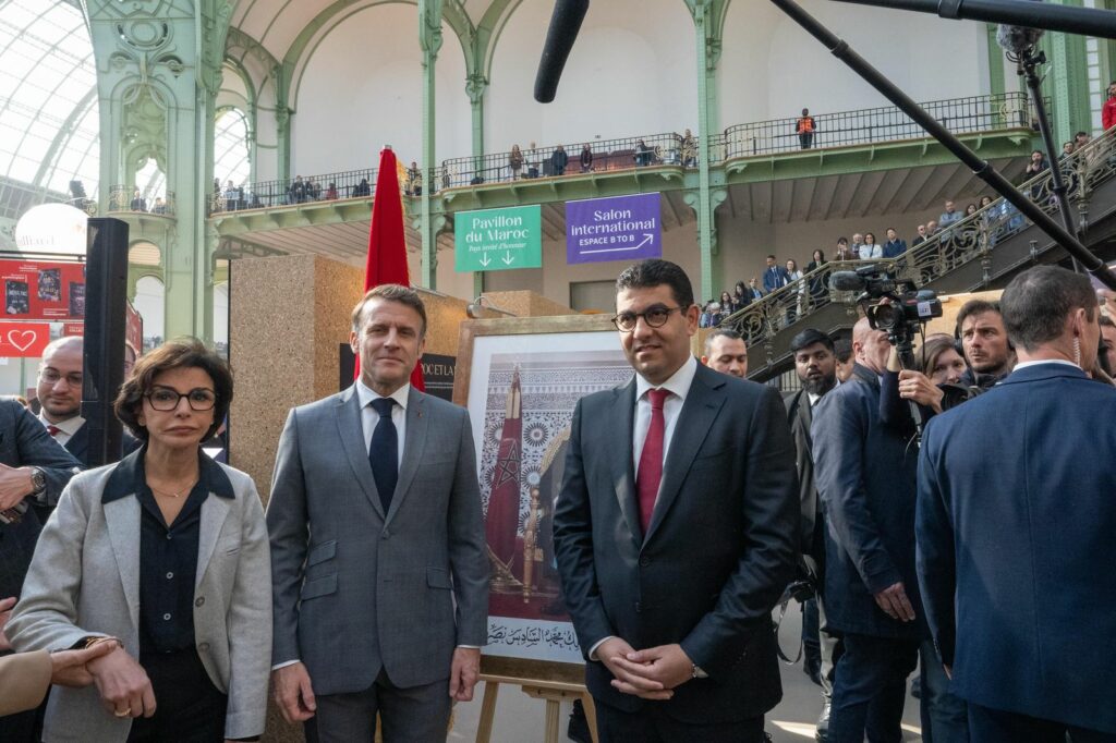 Festival du livre de Paris : le président Macron visite le pavillon du Maroc, invité d’honneur