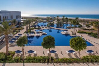 Le padel s’invite au Hilton Tangier Al Houara : une nouvelle signature sport & lifestyle