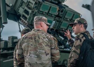 Une délégation militaire marocaine inspecte le système de défense américain Patriot en Allemagne
