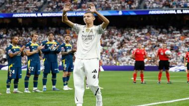 En images, l’hommage émouvant du Real Madrid à Abderrahim Ouhida, un jeune Marocain rescapé du séisme d’Al Haouz