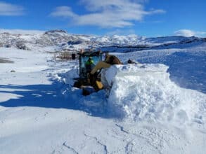 Midelt : ouverture d’un axe routier pour sortir 17 familles de l’isolement causé par la neige