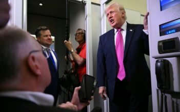 Explosions et coupures de courant à Téhéran, Trump menace d'&ldquo;anéantir&rdquo; des sites énergétiques iraniens