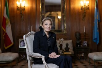 La veuve de l'ex-chah à l'AFP: &ldquo;l'avenir de l'Iran ne doit pas être décidé à l'extérieur de ses frontières&rdquo;