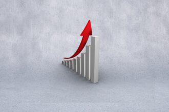 Malgré une conjoncture difficile, Lekjaâ prévoit une croissance de 5,3% et un déficit ramené à 3%