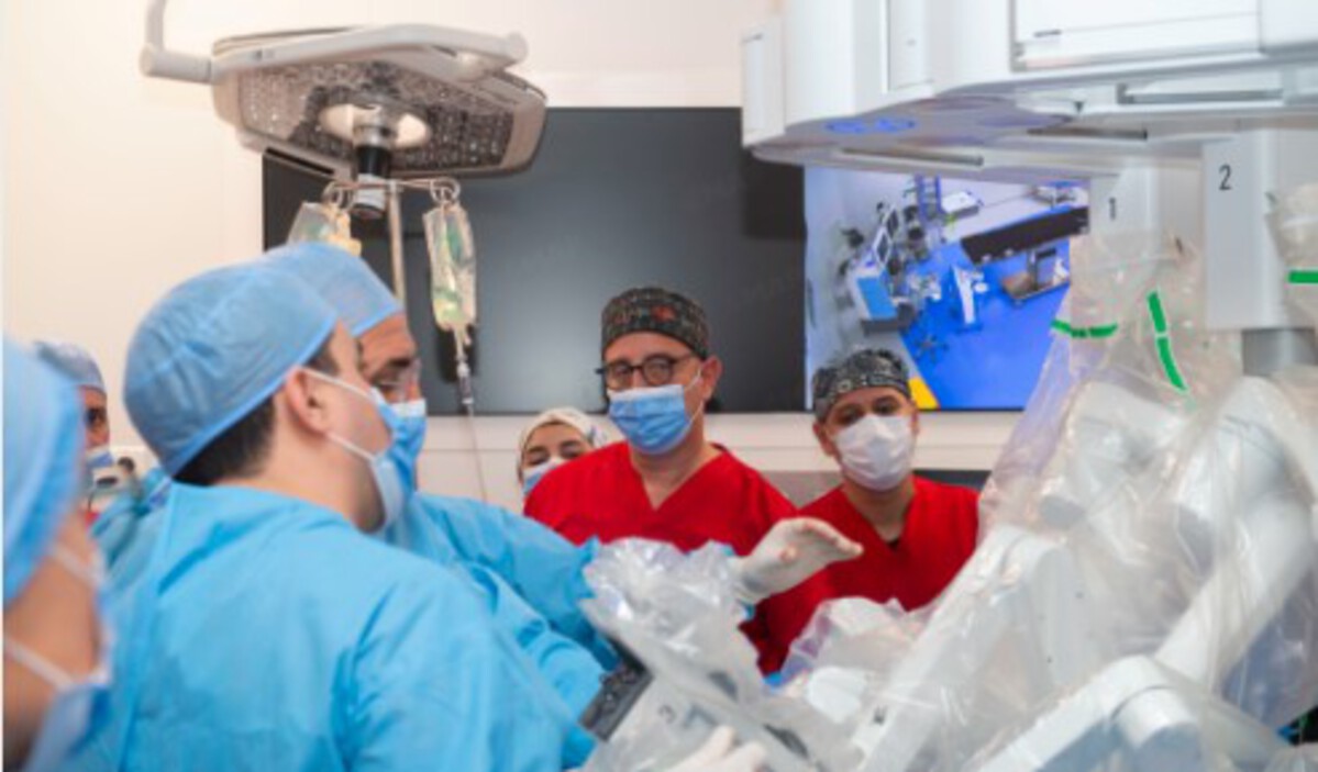 L’Hôpital militaire Mohammed V a réussi une cysto-prostatectomie radicale chez un patient âgé de 70 ans.