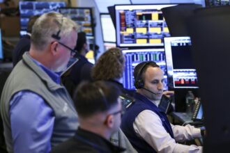 Les Bourses mondiales tablent sur un accord USA-Iran, la tech recherchée