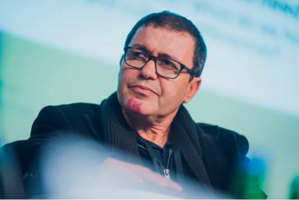 Brahim El Mazned remporte le Prix UNESCO-Sharjah pour la culture arabe.