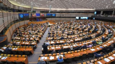 Bruxelles pousse neuf pays Schengen à lever progressivement les contrôles aux frontières